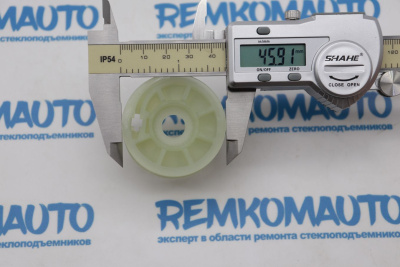 Ролик стеклоподъёмника (катушка стеклоподъемника) 771561