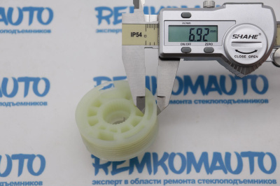 Ролик стеклоподъёмника (катушка стеклоподъемника) 771577